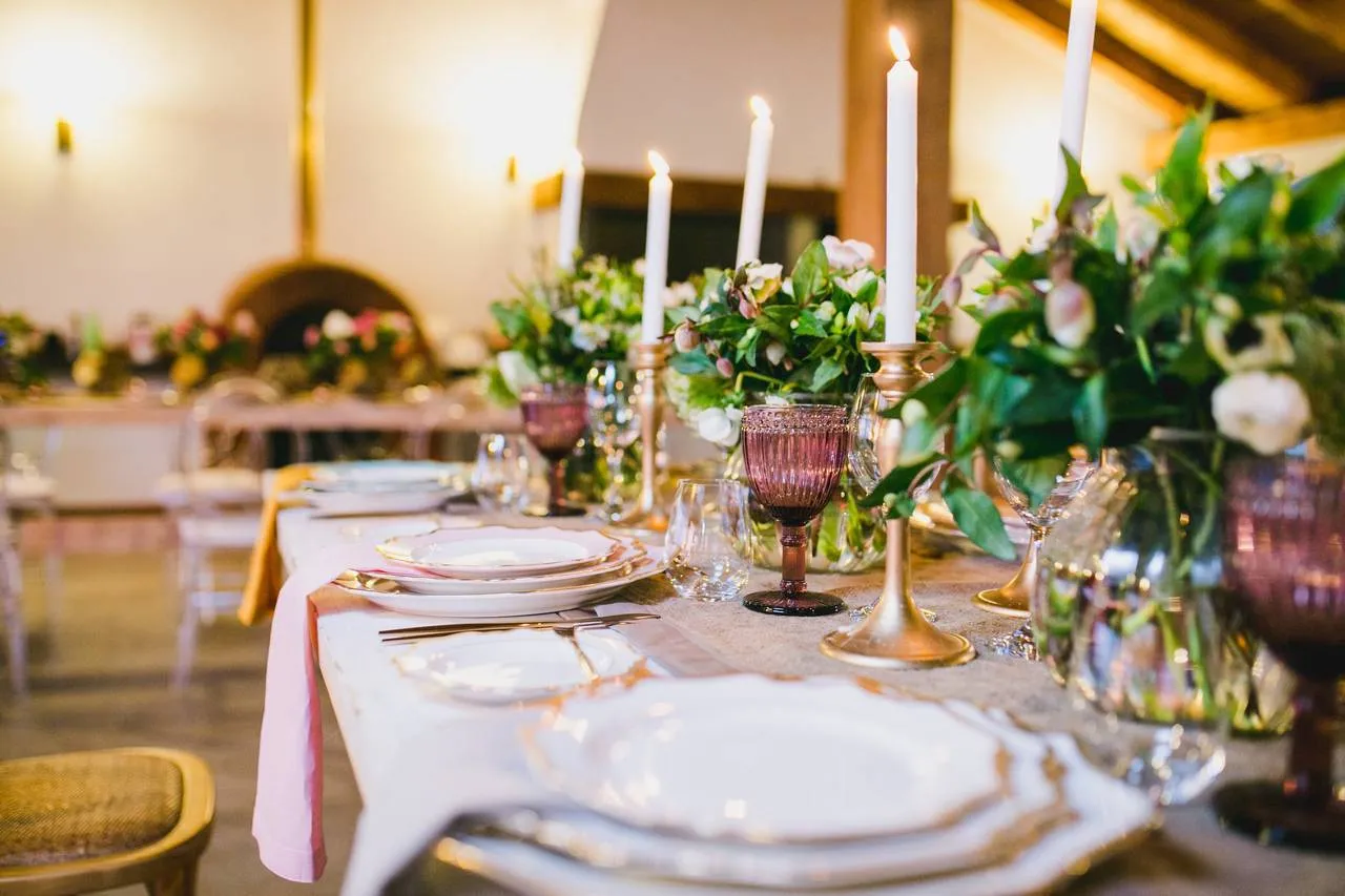 Qué lleva una mesa de boda